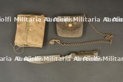 Lot de petits objets du soldat belge. Lot of small Belgian soldier's personal items.