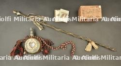 Gourde et canne de réservistes et paquet Feldpost bavarois. Bavarian reservists' canteen and walking stick with Feldpost parcel.
