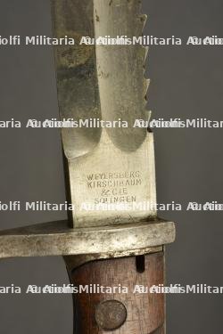Baïonnette allemande 98-05 à dents de scie et fourreau fer. German S98/05 sawback bayonet with iron scabbard. — photo 2