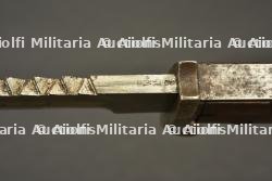 Baïonnette allemande 98-05 à dents de scie et fourreau fer. German S98/05 sawback bayonet with iron scabbard. — photo 4