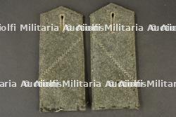 Paire de pattes d'épaule M1907 simplifiées du JR28 de Koblenz. Pair of simplified M1907 shoulder straps of Infantry Regiment 28 of Koblenz. — miniature 2