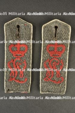 Paire de pattes d'épaule M1915 du JR111 badois. Pair of Baden Infantry Regiment 111 M1915 shoulder straps.