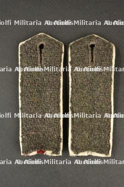 Paire de pattes d'épaule M1915 du JR111 badois. Pair of Baden Infantry Regiment 111 M1915 shoulder straps. — photo 2
