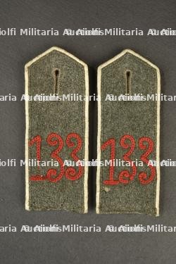 Paire de pattes d'épaule M1915 du JR133 saxon. Pair of M1915 shoulder straps of Saxon Infantry Regiment 133. — photo 1