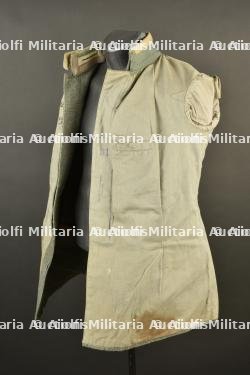 Bluse M1915 d'un sous officier du 1er régiment d'artillerie de la Garde. M1915 Bluse of an NCO of the 1st Guard Artillery Regiment. — photo 3