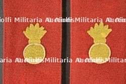 Paire de pattes d'épaule M1915 du 4e régiment d'artillerie de la Garde. Pair of M1915 shoulder straps of the 4th Guard Field Artillery Regiment. — miniature 3
