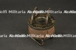 Dispositif de contrôle de ligne de visée du canon de 10 cm allemand. German 10 cm gun bore-sighting alignment device.