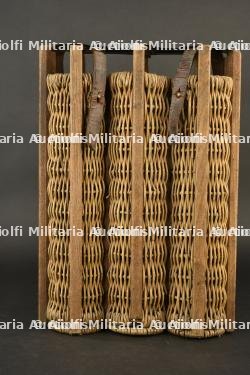 Panier de transport pour 3 coups de 7,7 cm allemand. German wicker carrier for three 7.7 cm rounds. — miniature 3