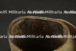 Rare étui ersatz pour masque anti gaz pour chevaux allemand. Rare German ersatz horse gas-mask container. — miniature 2