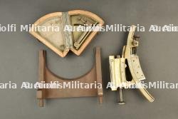Clinomètres et extracteur de douille d'artillerie allemands. German artillery clinometers and cartridge-case extractor.