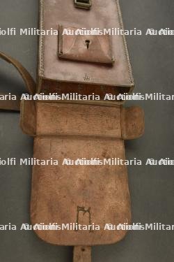 Lot de 3 sacoches allemandes en cuir. Lot of three German leather equipment satchels. — photo 3