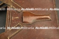 Lot de 3 sacoches allemandes en cuir. Lot of three German leather equipment satchels. — photo 6