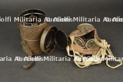 Masque anti gaz allemand Leder dans sa boîte régimentée. German Leder gas mask in regimentally marked container. — miniature 5