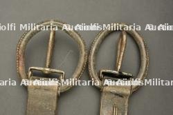 Rare sangle de mitrailleur allemand en cuir. Rare German leather machine-gunner's carrying strap. — photo 4