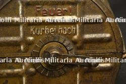 Deux chargeurs tambour de MG08-15 dans leur caisse. Two MG08/15 drum magazines in their carrying case. — miniature 3