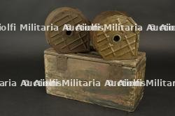 Deux chargeurs tambour de MG08-15 dans leur caisse. Two MG08/15 drum magazines in their carrying case. — photo 6