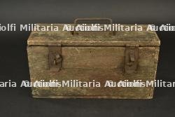Deux chargeurs tambour de MG08-15 dans leur caisse. Two MG08/15 drum magazines in their carrying case. — photo 8