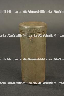 Container pour dispositif de tir à blanc de MG08. Container for MG08 blank-firing attachment.
