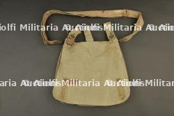 Sac à pain feldgrau de la Garde et bretelle. Guard field-grey bread bag and strap.