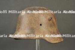 Coque de casque allemand Stahlhelm M16 camouflage automnal. German M1916 Stahlhelm shell with autumn camouflage.