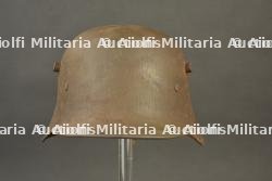 Casque allemand Stahlhelm M16 en taille 66. German M1916 Stahlhelm in size 66.