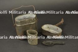 Gamelle, quart et couverts allemands. German mess tin, cup and cutlery.
