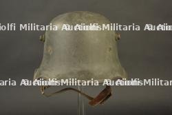 Casque allemand Stahlhelm M18 à échancrures. German M1918 ear-cutout Stahlhelm.