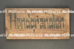 Panneau indicateur de stock de grenades à main dans la tranchée. German trench hand-grenade supply sign.