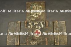 Elément de portière de voiture allemande et couvercle de caisse médicale. German vehicle door panel and medical chest lid.