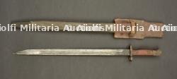 Baïonnette anglaise M1913 avec porte fourreau en cuir pattern 1914 de fabrication US. British Pattern 1913 bayonet with US-made Pattern 1914 leather frog.