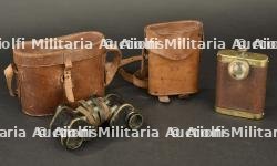 Lampe et jumelles d'officier anglais. British officer’s lamp and binoculars.