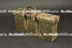 Caisse pour bandes pour mitrailleuse Vickers. Vickers machine-gun ammunition-belt box.