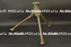 Trépied de mitrailleuse Vickers anglais. British Vickers machine-gun tripod.