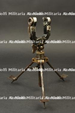 Rare trépied pour la Hotchkiss LMG anglaise. Rare tripod for the British Hotchkiss light machine gun.