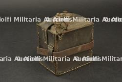 Huilier de mitrailleuse anglaise Vickers avec son étui cuir. British Vickers machine-gun oil can with leather case.