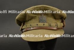 Casquette de Chaplain anglais du révérend Cyril J F Holmes du York and Lancaster Regiment. British chaplain's peaked cap attributed to Reverend Cyril J. F. Holmes of the York and Lancaster Regiment.