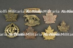 Lot de 8 insignes canadiens. Lot of eight Canadian insignia.