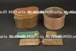 Gamelles et patte d'épaule russes. Russian mess tins and shoulder strap.