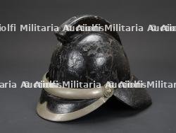 Casque de sapeur-pompier en cuir, a identifier. Unidentified leather firefighter helmet.