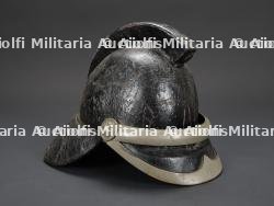 Casque de sapeur-pompier en cuir, a identifier. Unidentified leather firefighter helmet. — photo 2