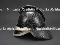 Casque de sapeur-pompier en cuir, a identifier. Unidentified leather firefighter helmet. — photo 4