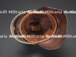Casque de sapeur-pompier en cuir, a identifier. Unidentified leather firefighter helmet. — photo 8