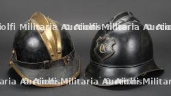 Deux casques de sapeurs-pompiers, a identifier. Two unidentified firefighter helmets. — photo 1
