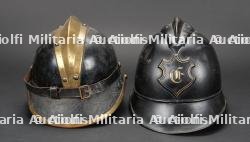 Deux casques de sapeurs-pompiers, a identifier. Two unidentified firefighter helmets. — miniature 2