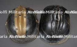 Deux casques de sapeurs-pompiers, a identifier. Two unidentified firefighter helmets. — photo 7
