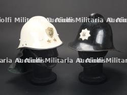 Deux casques de sapeurs-pompiers, a identifier. Two unidentified firefighter helmets.