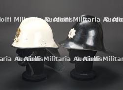Deux casques de sapeurs-pompiers, a identifier. Two unidentified firefighter helmets. — miniature 5