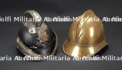 Allemagne, lot de deux casques de sapeurs-pompiers, dont un prussien. Germany, set of two firefighter helmets, including one Prussian example.