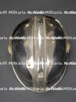 Allemagne, lot de deux casques de sapeurs-pompiers, dont un prussien. Germany, set of two firefighter helmets, including one Prussian example. — photo 15