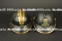 Allemagne, lot de deux casques de sapeurs-pompiers, dont un de Neidingen, aujourd'hui en Belgique. Germany, set of two firefighter helmets, including one from Neidingen, now in Belgium.